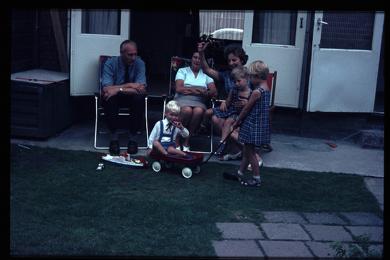 04.Delft aug 1967 Ilse,Papa,Mama,Brigitte,Marion,Peter.JPG